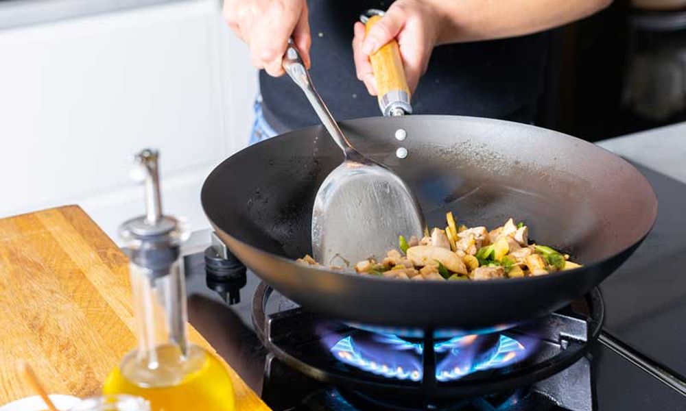 Les meilleurs woks 2024 : comparatif et guide d’achat